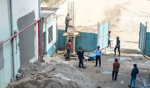 Boundary wall construction for warehouse